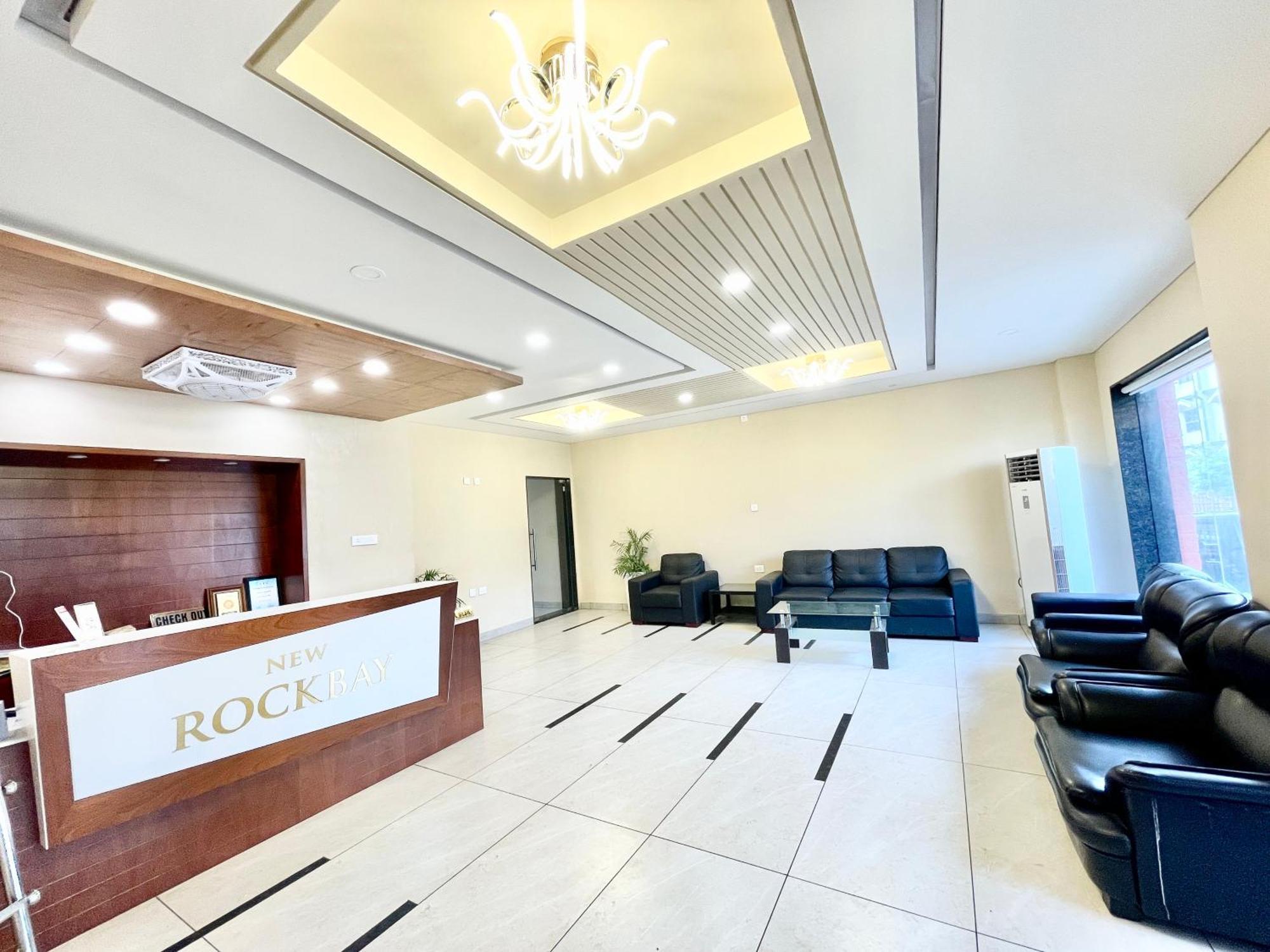 Hotel Rockbay ! Puri, Swimming Pool-Lift-And-Parking-Facility Near Sea Beach & Temple Breakfast Included Exterior photo